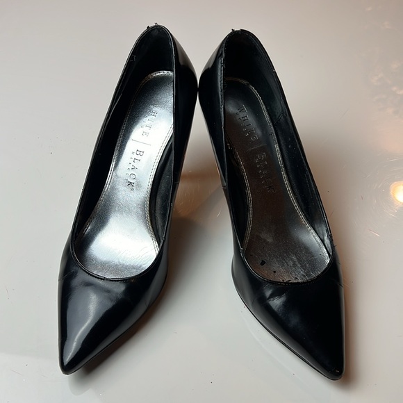 🖤WHITE HOUSE BLACK MARKET SHINY BLACK LEATHER 4’ HEELS SIZE 7 MEDIUM 🖤 - Picture 16 of 16